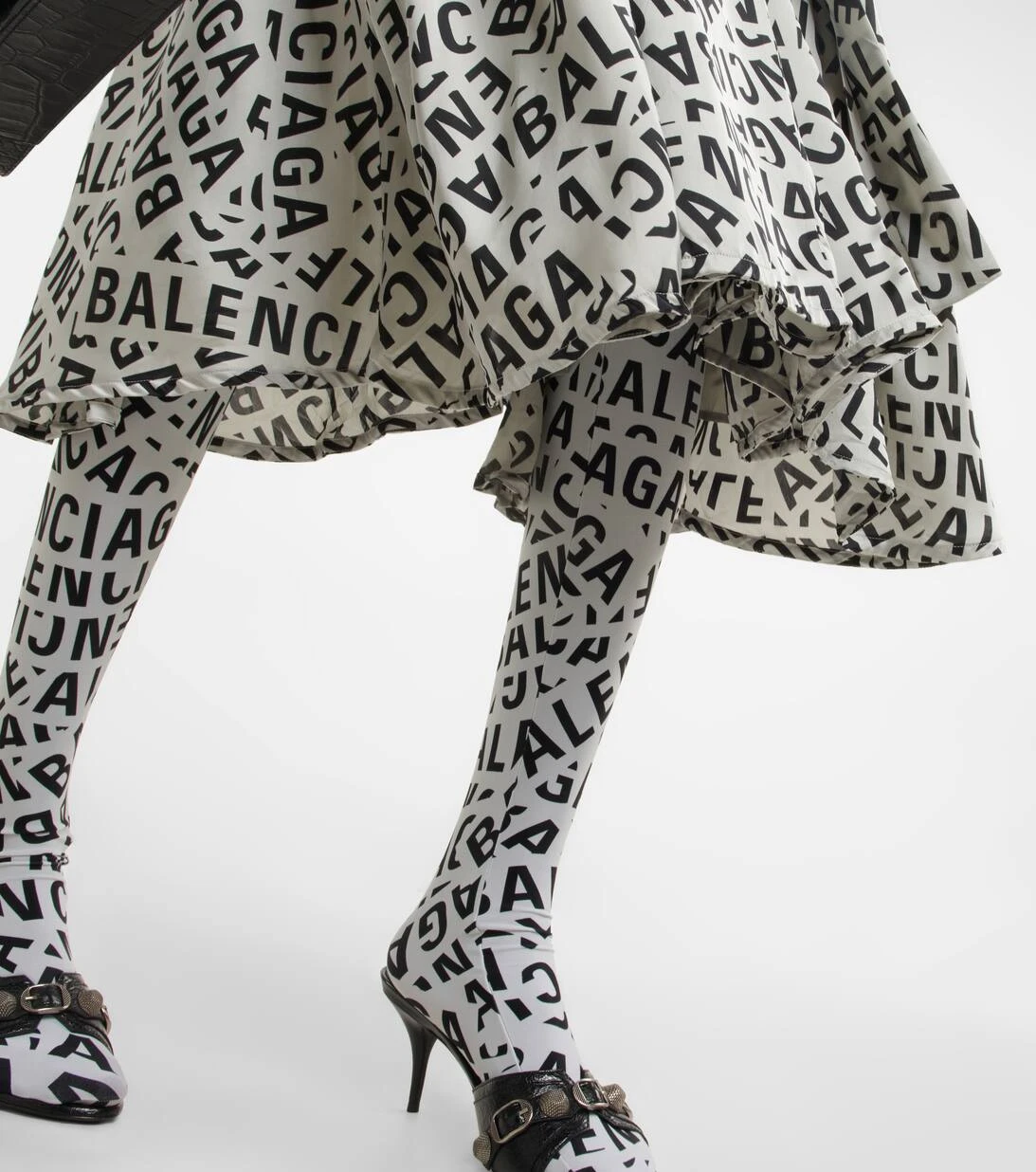 Balenciaga Bedrucktes Midikleid Aus Satin 5 Balenciaga Bedrucktes Midikleid Aus Satin – Bild 5