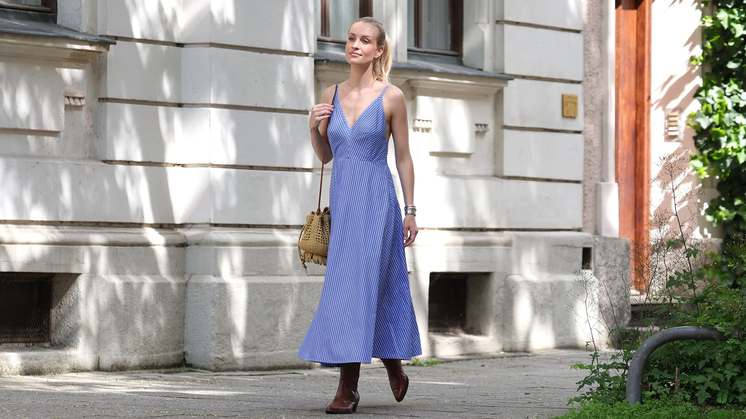 LORO PIANA Verkaufsgeschäft -LORO PIANA Verkaufsgeschäft maxikleider stylen gettyimages 1241165480